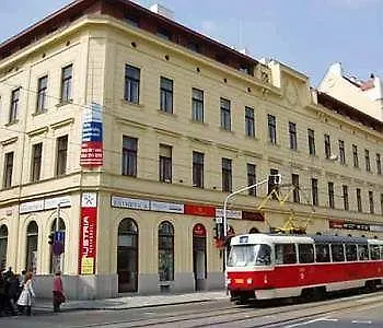 Aparthotel Austria Suites Praga 3*,