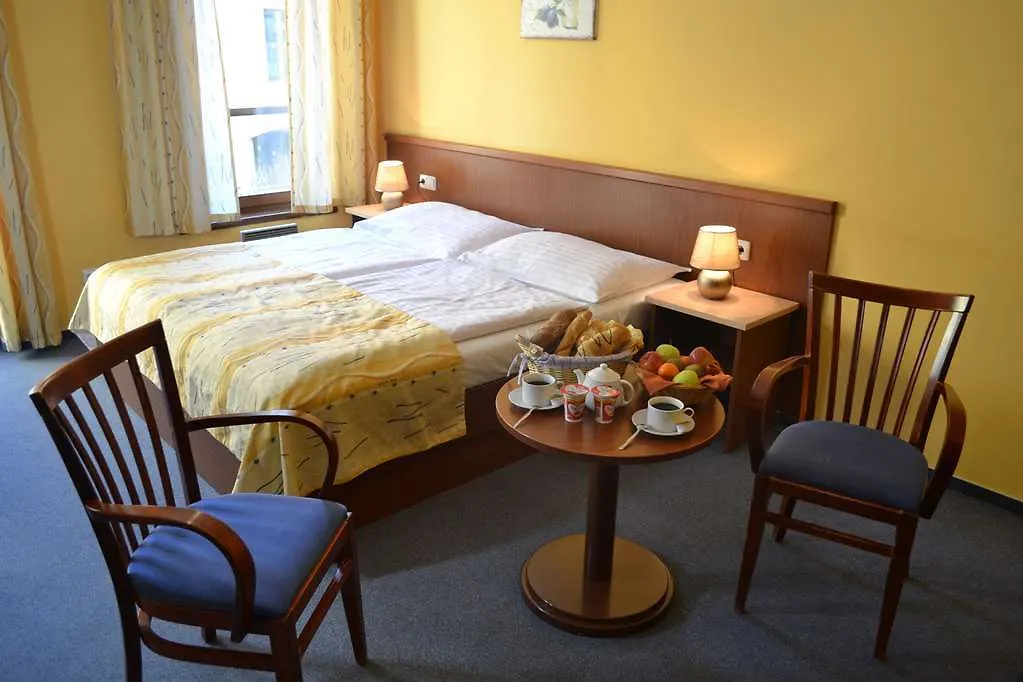 Aparthotel Austria Suites Prague 3*,